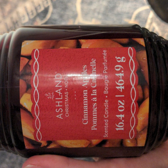 Ashland Christmas Noel Cinnamon Apples scented candle - Picture 2 of 6